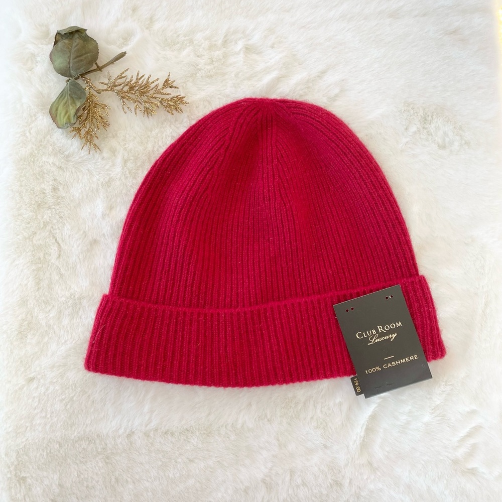 New with tags CLUB ROOM LUXURY 100% CASHMERE HAT. Red. Keeps your head warm!